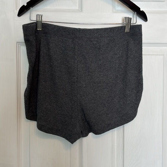 ‼️NWT‼️ Victoria’s Secret pj set - Picture 6 of 9